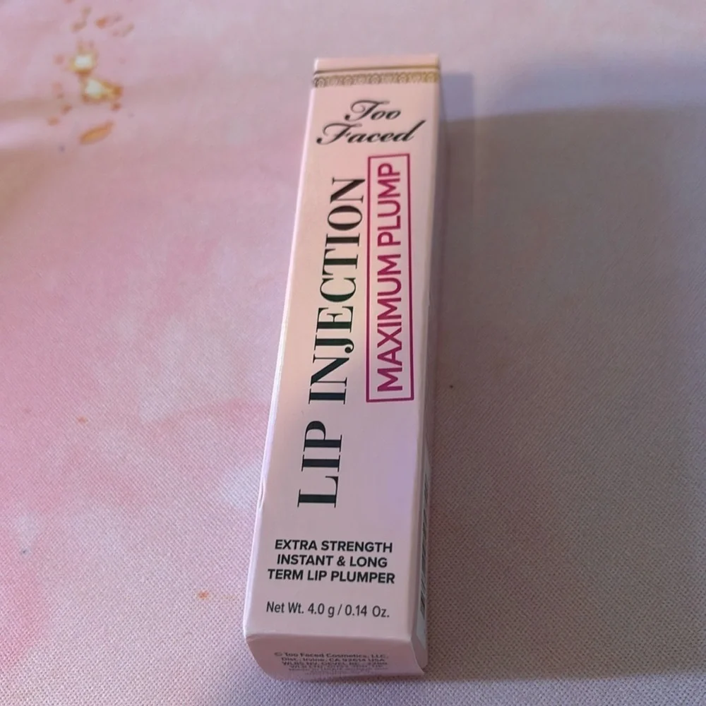 NIB TOO FACED LIP INJECTION maximum Plump